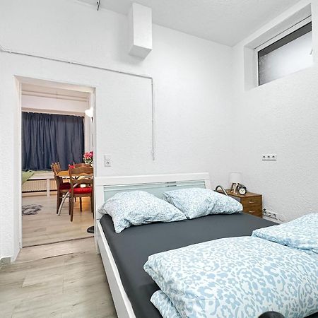 2 Zimmer Apartment Fuer 6 P, 15 Min Zum Flughafen Esslingen am Neckar Eksteriør billede